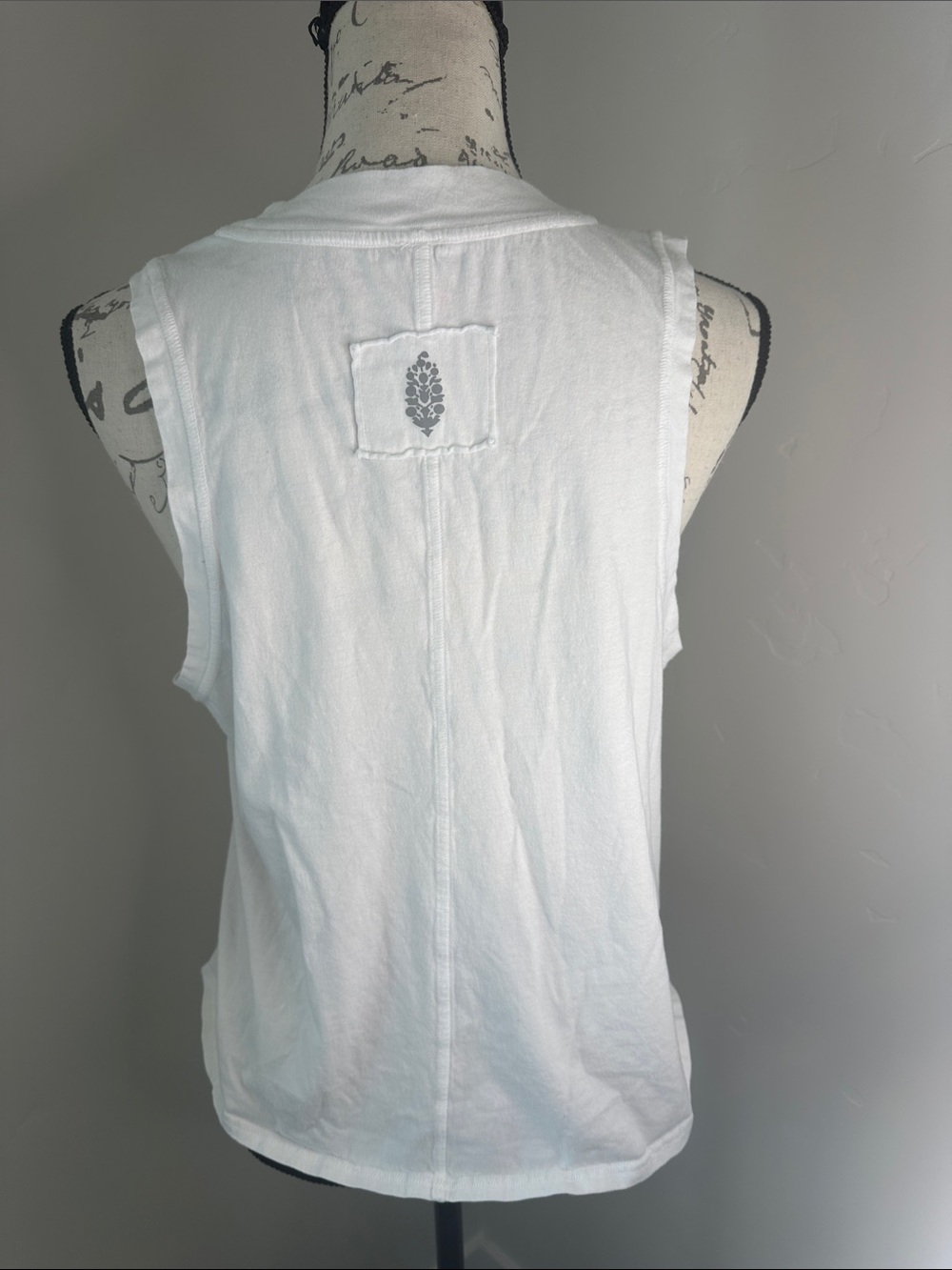 Free People Movement White Sleeveless Graphic Tank Top - Movement Print M - Picture 2 of 4